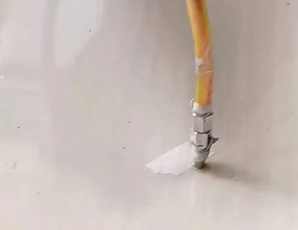 塔什库尔干塔吉克瓷砖空鼓维修公司专业解答在瓷砖铺贴过程中，如果使用的砂料过粗（如全部使用了粗砂），可能会导致以下问题